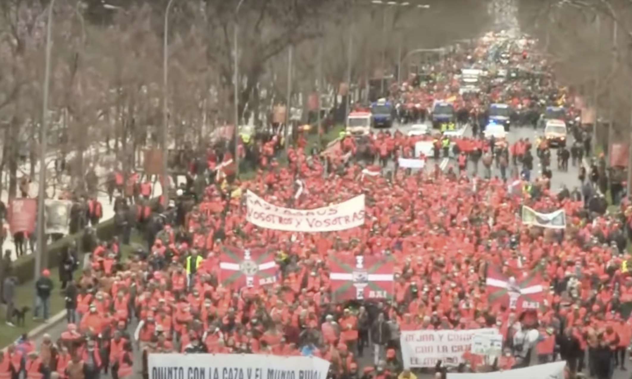 80 населения. Забастовки в Европе. Забастовки в Европе 2022. Митинги в Европе. Забастовки в Европе 2022 март.